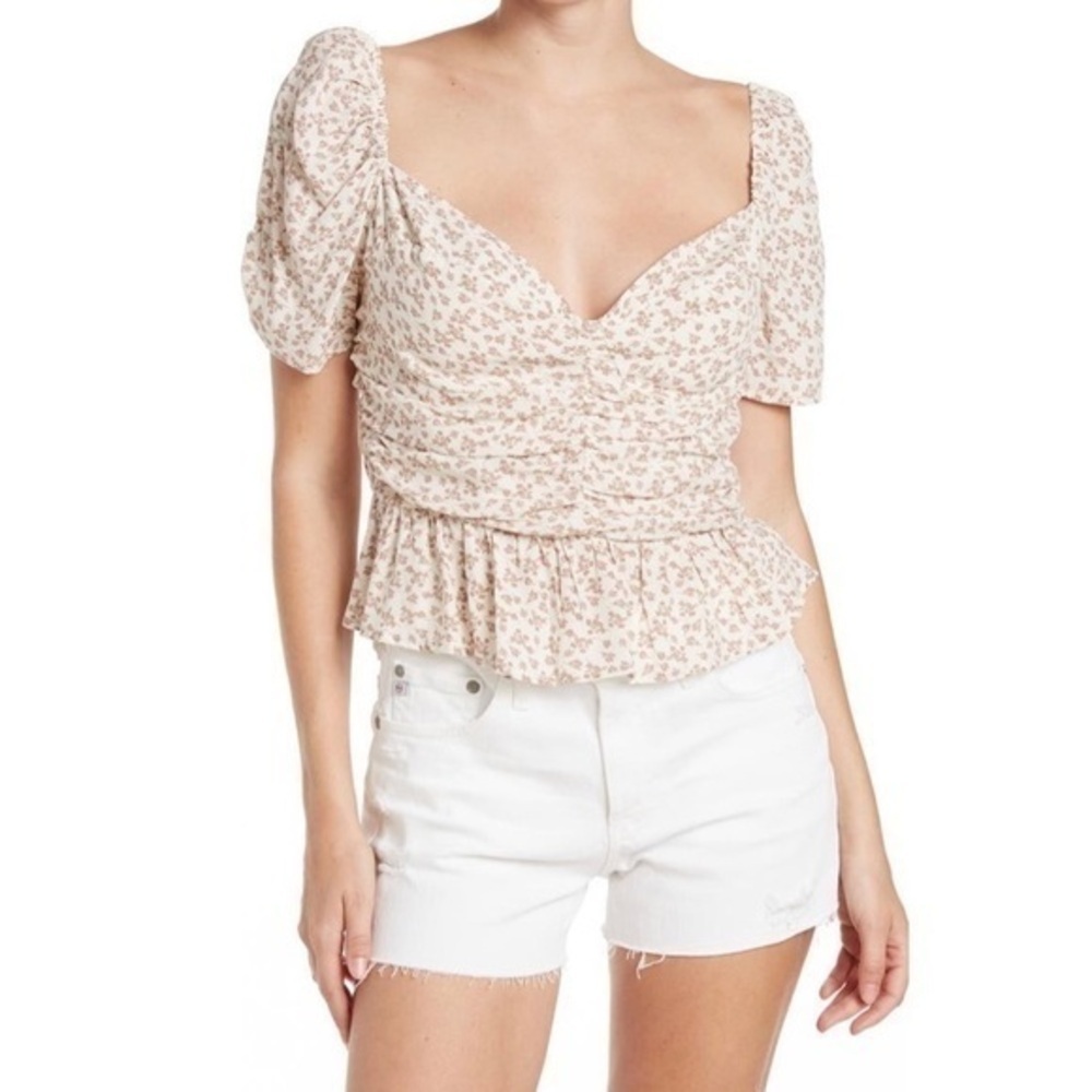 ASTR the Label Beige Ditsy Sweetheart Puff Sleeve Floral Ruched Top